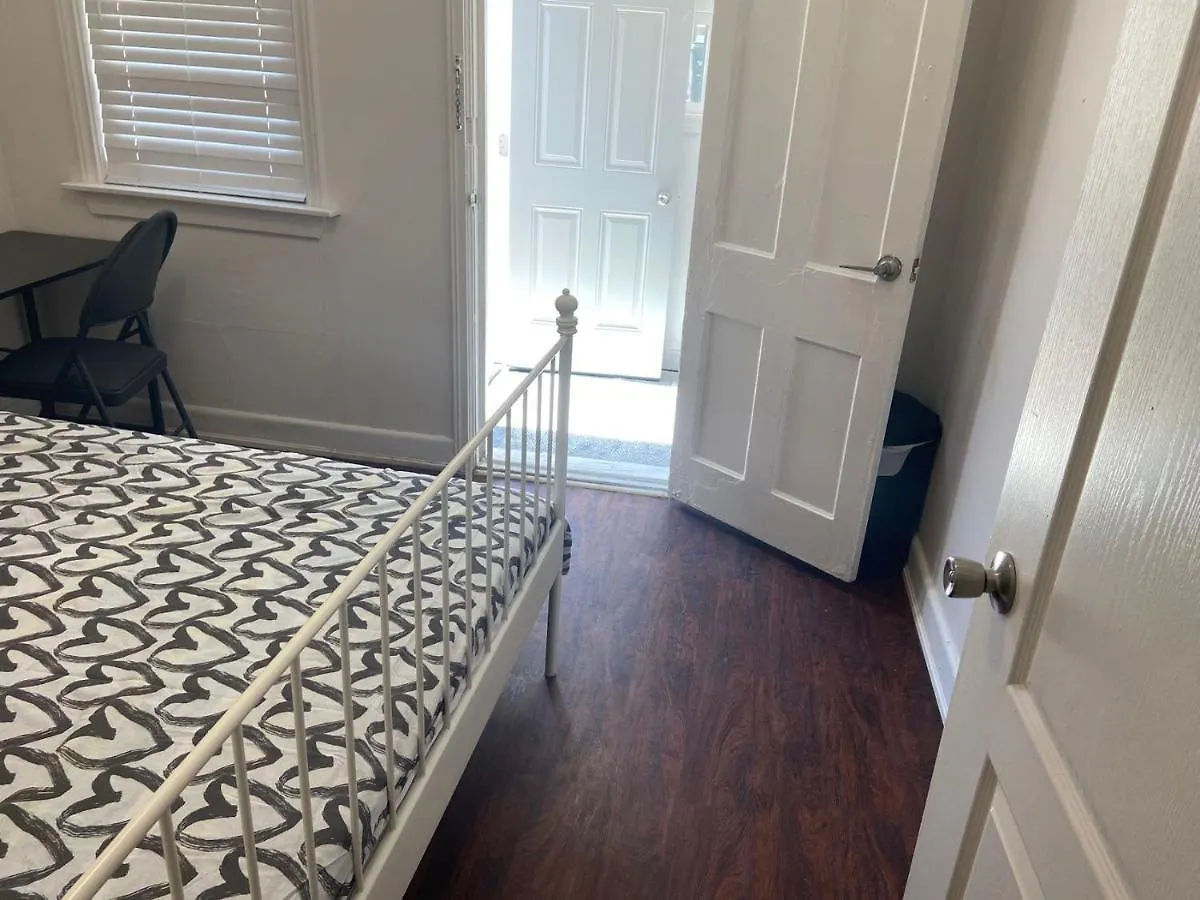 Budget Quad Room With En Suite Bathroom 36B Toronto