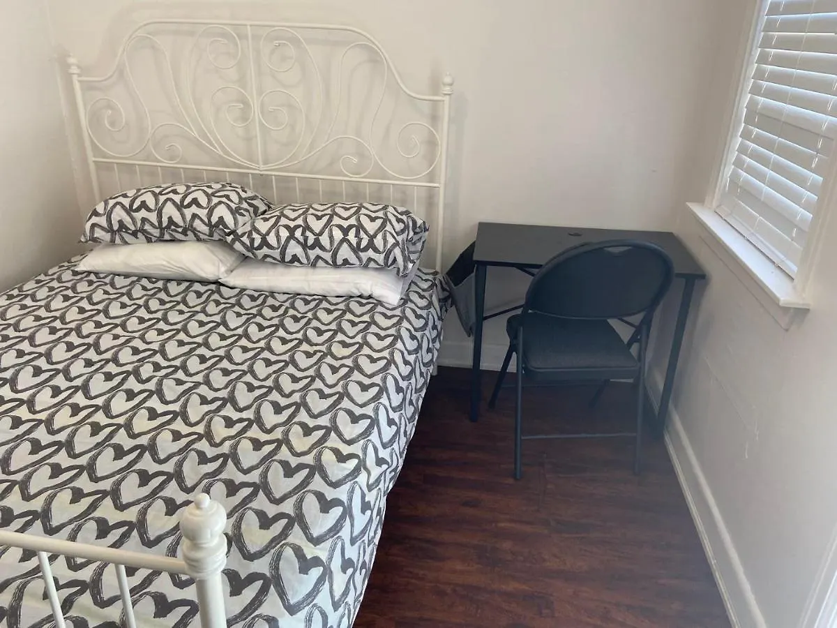 Budget Quad Room With En Suite Bathroom 36B Toronto 0*,  Canada