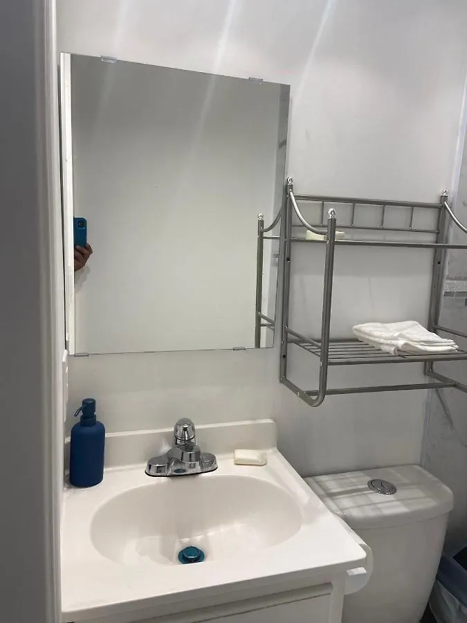 Maison d'hôtes Budget Quad Room With En Suite Bathroom 36B Toronto