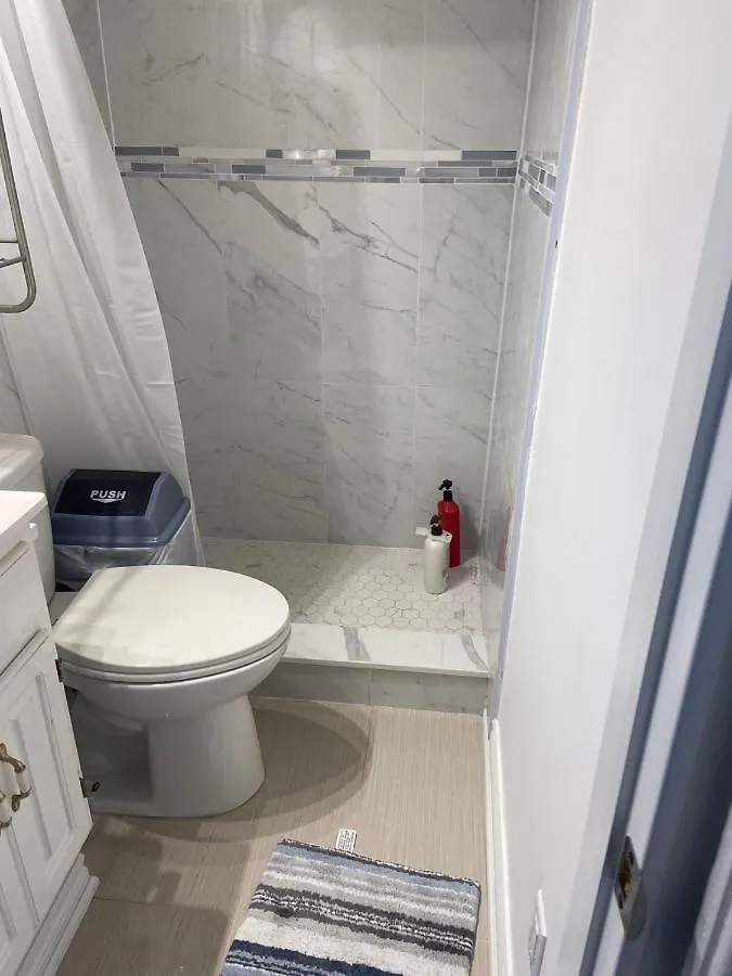 Budget Quad Room With En Suite Bathroom 36B Toronto Guest house